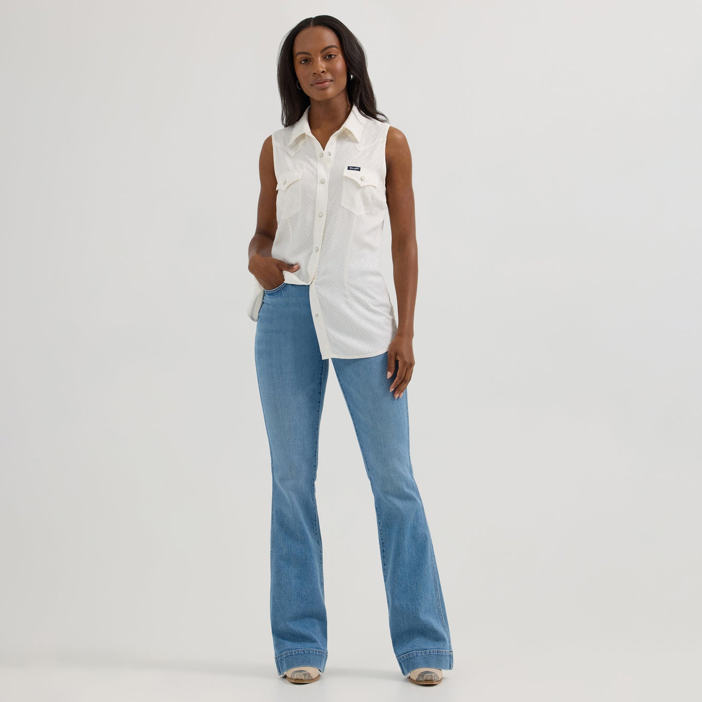 2364632 Women’s White Retro Snap Sleeveless Shirt