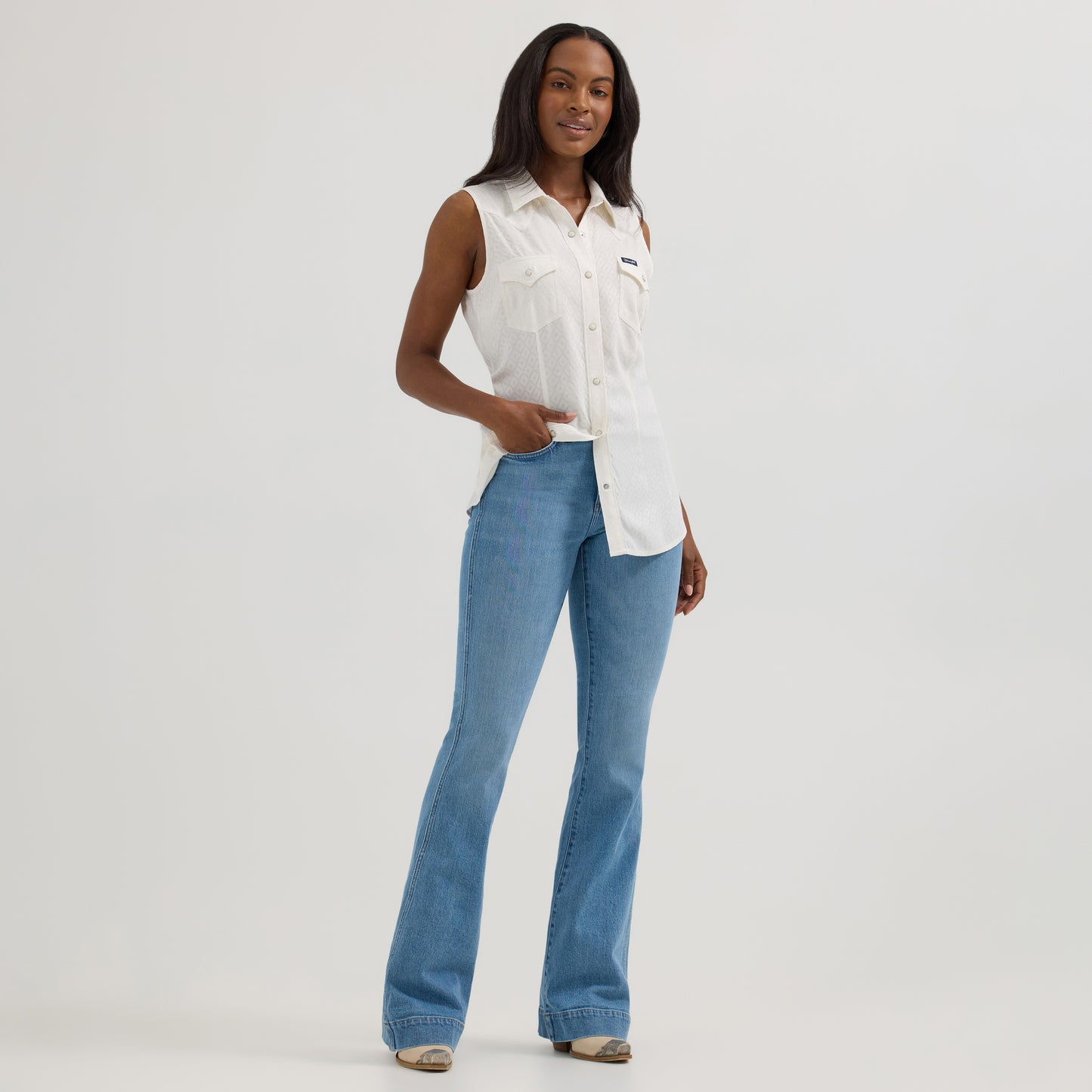 2364632 Women’s White Retro Snap Sleeveless Shirt