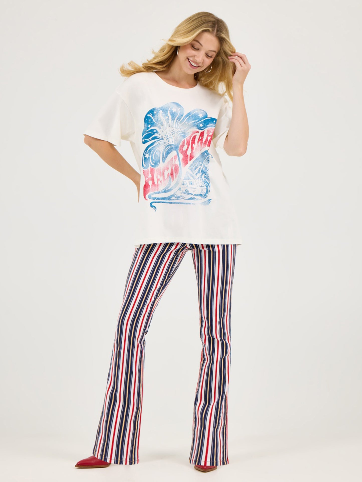 2368283 Women's Lainey Wilson Graphic T-Shirt by Wrangler
