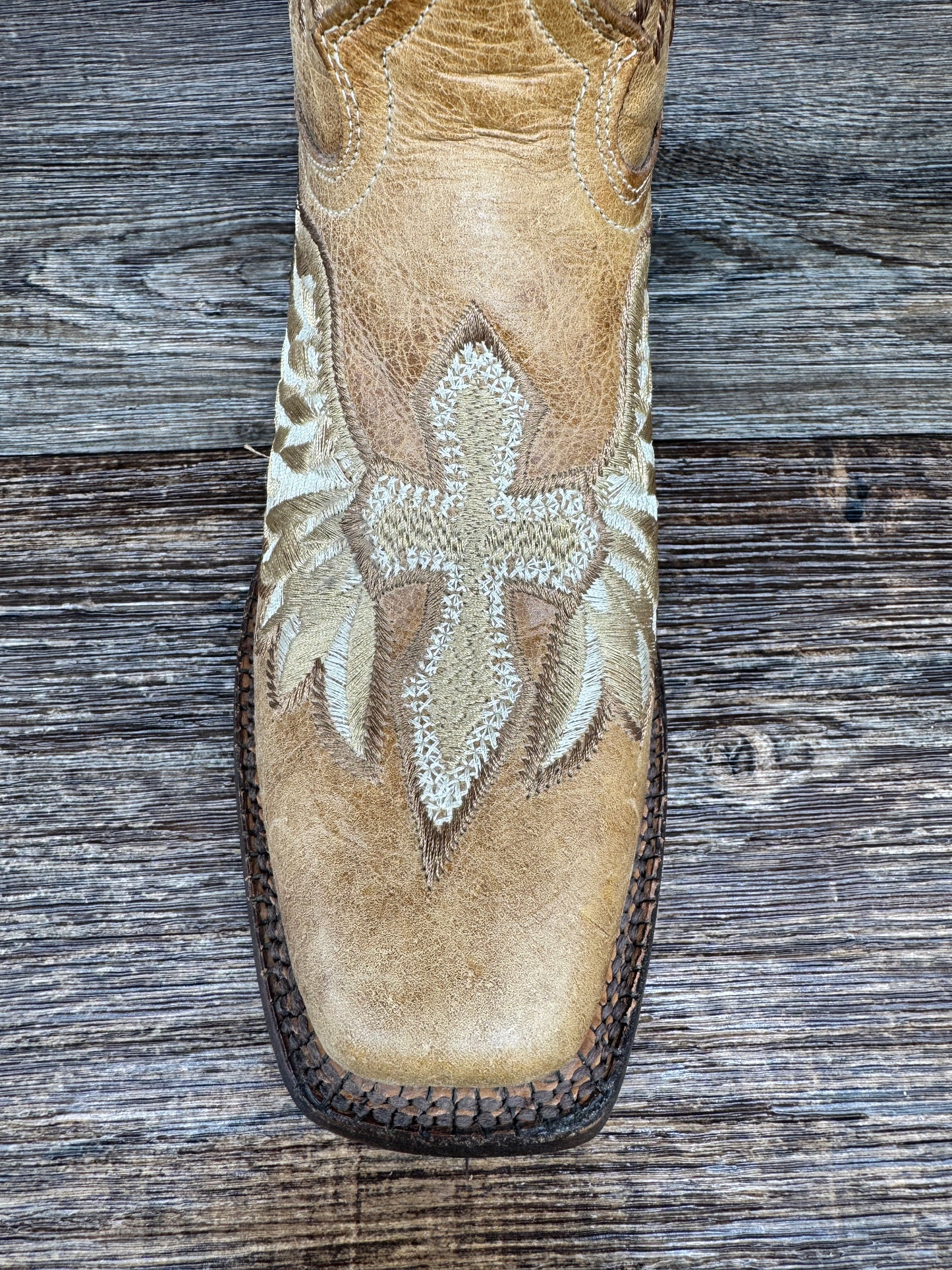 400F Women’s Embroidered Wing & Cross Design Western Boots by Cowtown