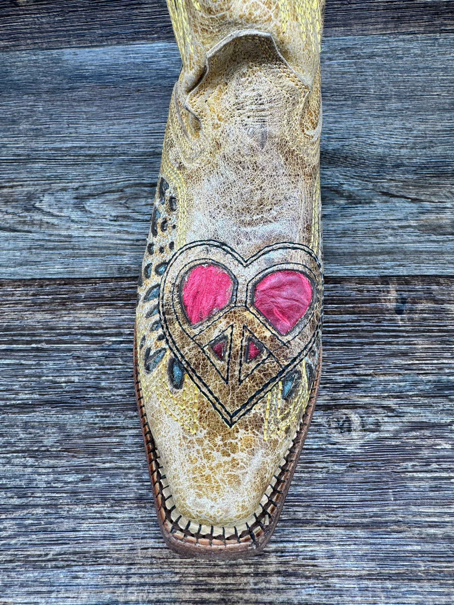 H401 Women’s snip toe heart and cross boot by Cowtown