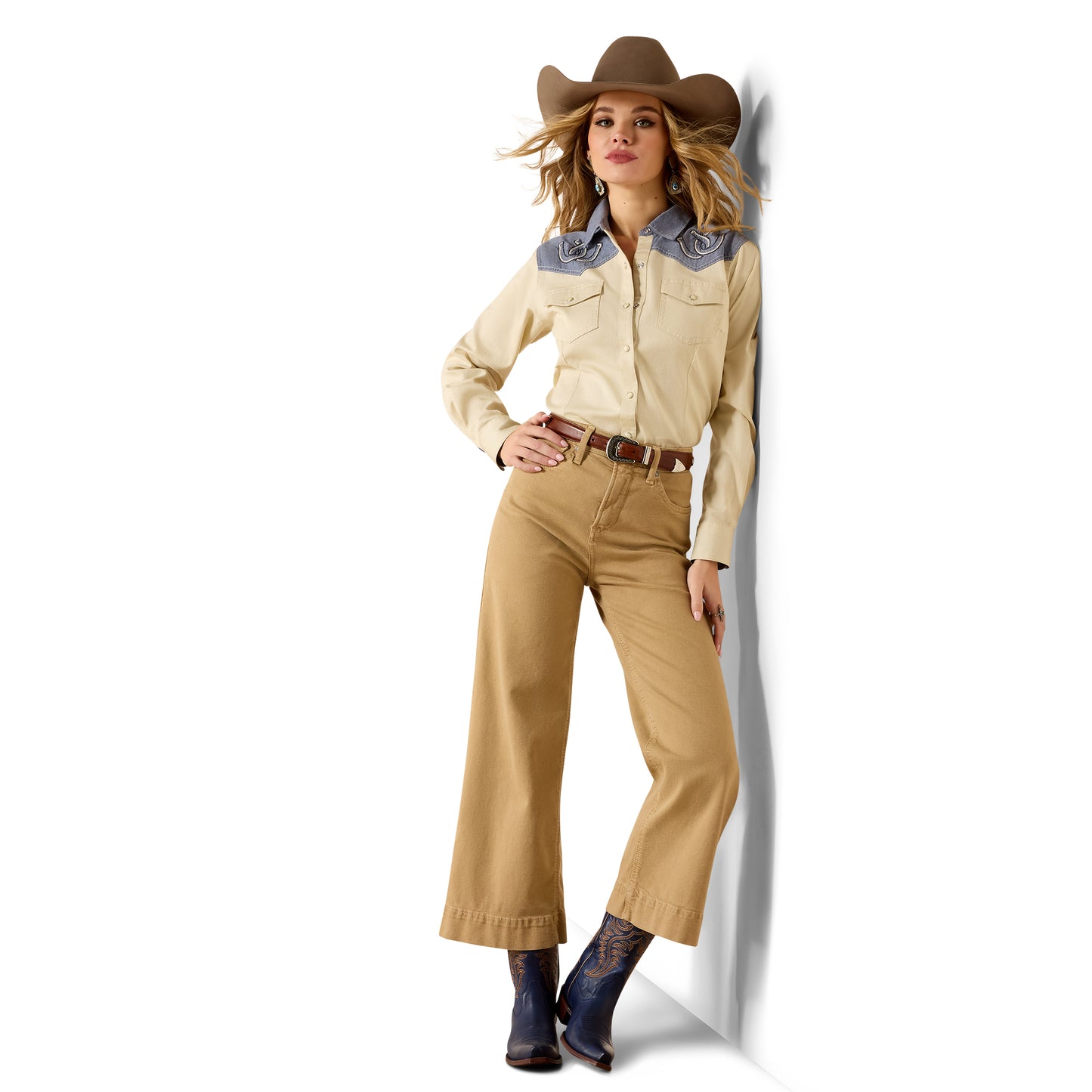 10071104 Women's Horseshoe Western Snap Shirt by Ariat