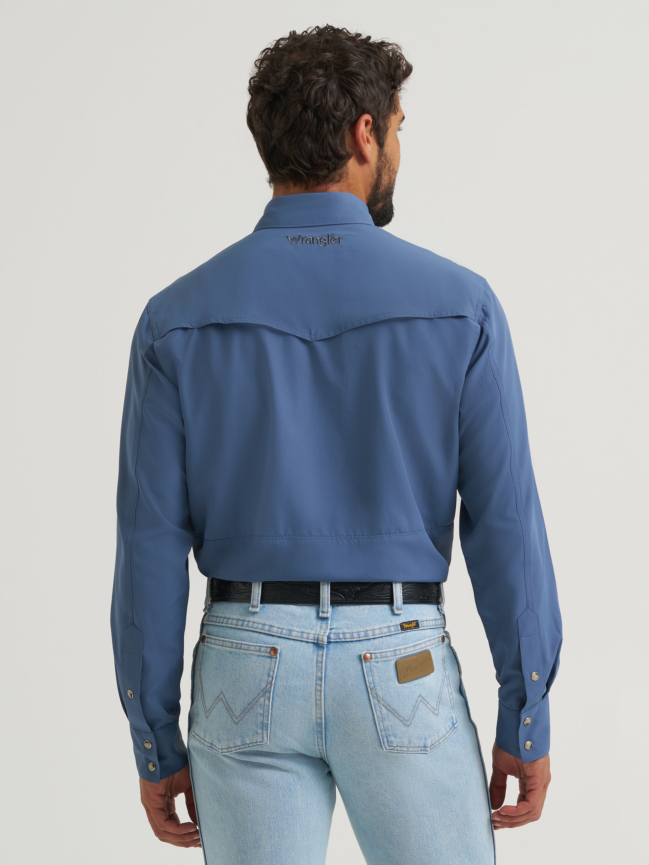112382400 Men's Long Sleeve Performance Snap Shirt by Wrangler