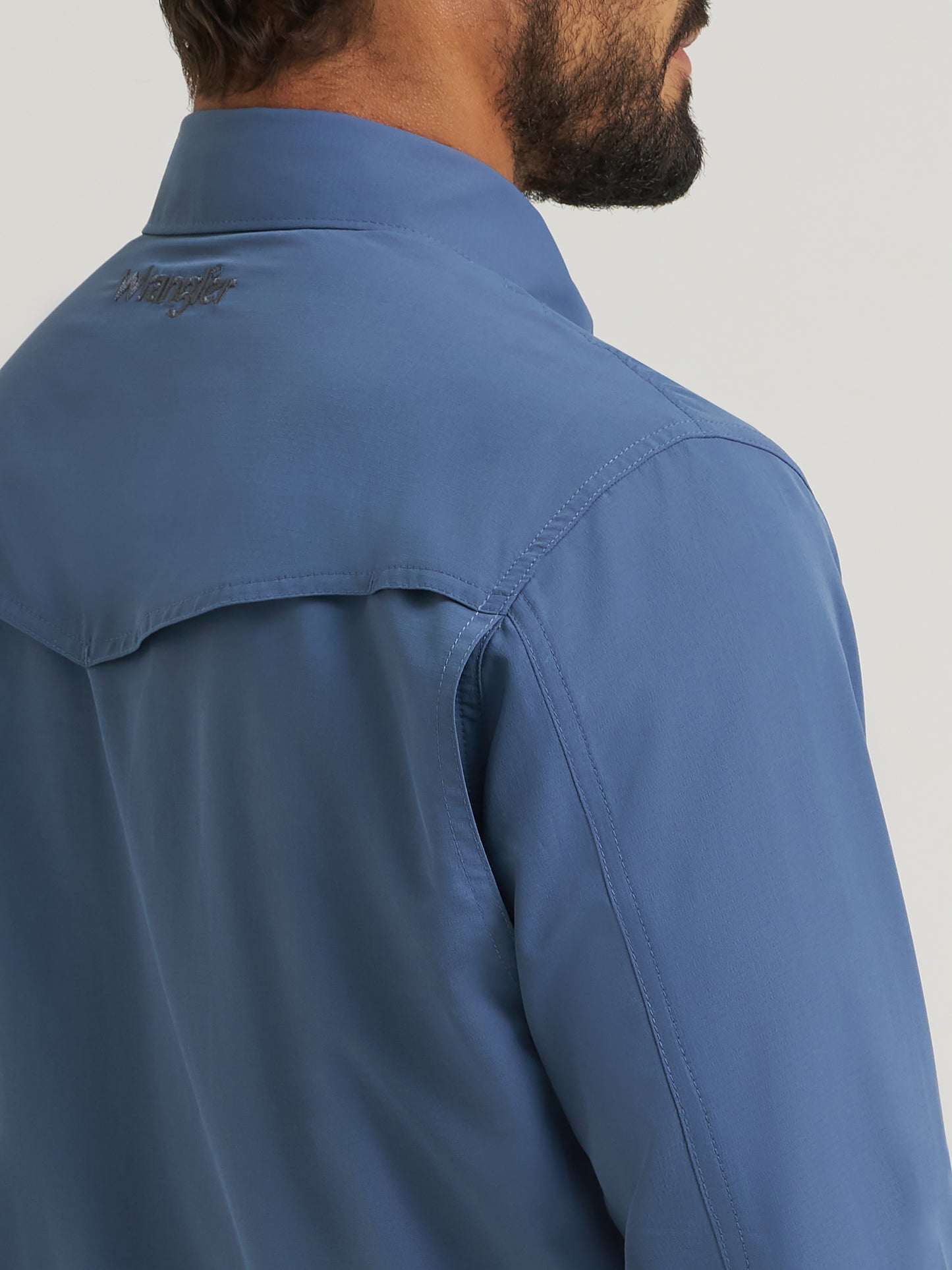 112382400 Men's Long Sleeve Performance Snap Shirt by Wrangler