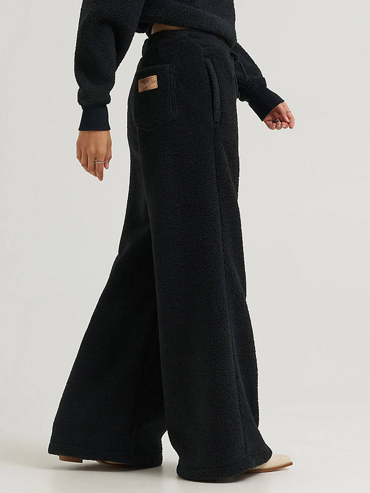 Wrangler Women's Lainey Wilson Preshow Sherpa Sweatpant in Midnight - side view