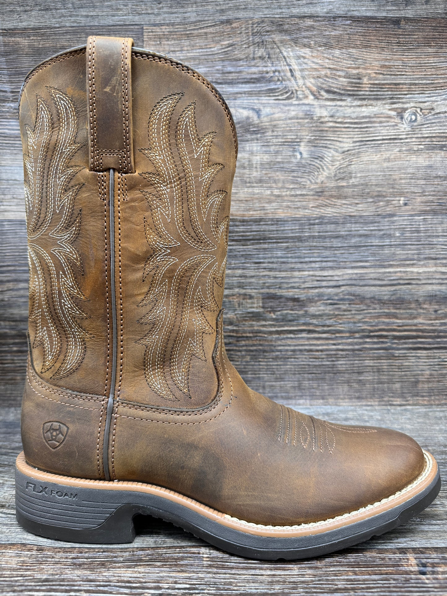 10053576 Men's Ridgeback Round Toe Boot by Ariat