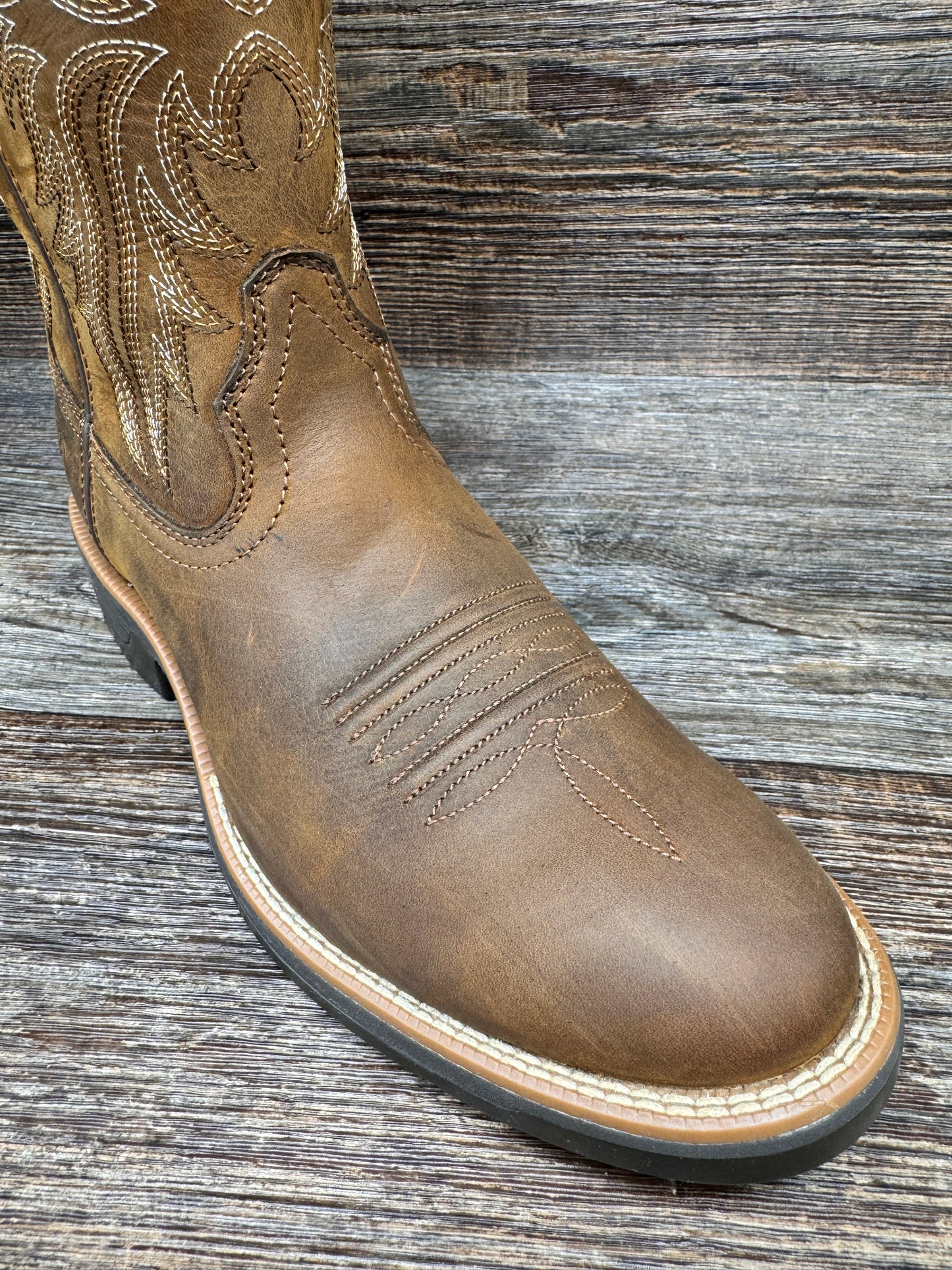 10053576 Men's Ridgeback Round Toe Boot by Ariat