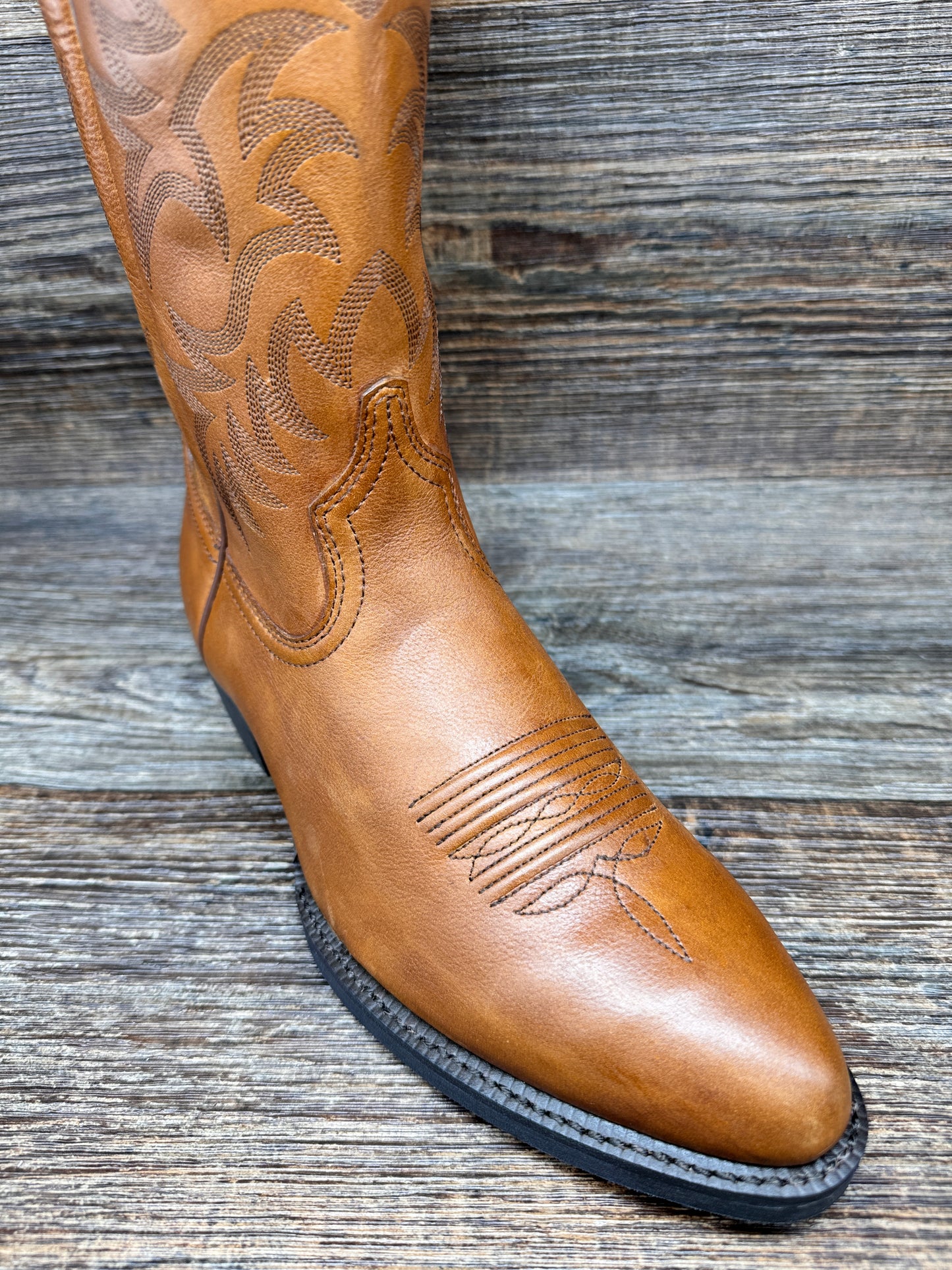 10053736 Men's Heritage R-Toe Western Boot by Ariat