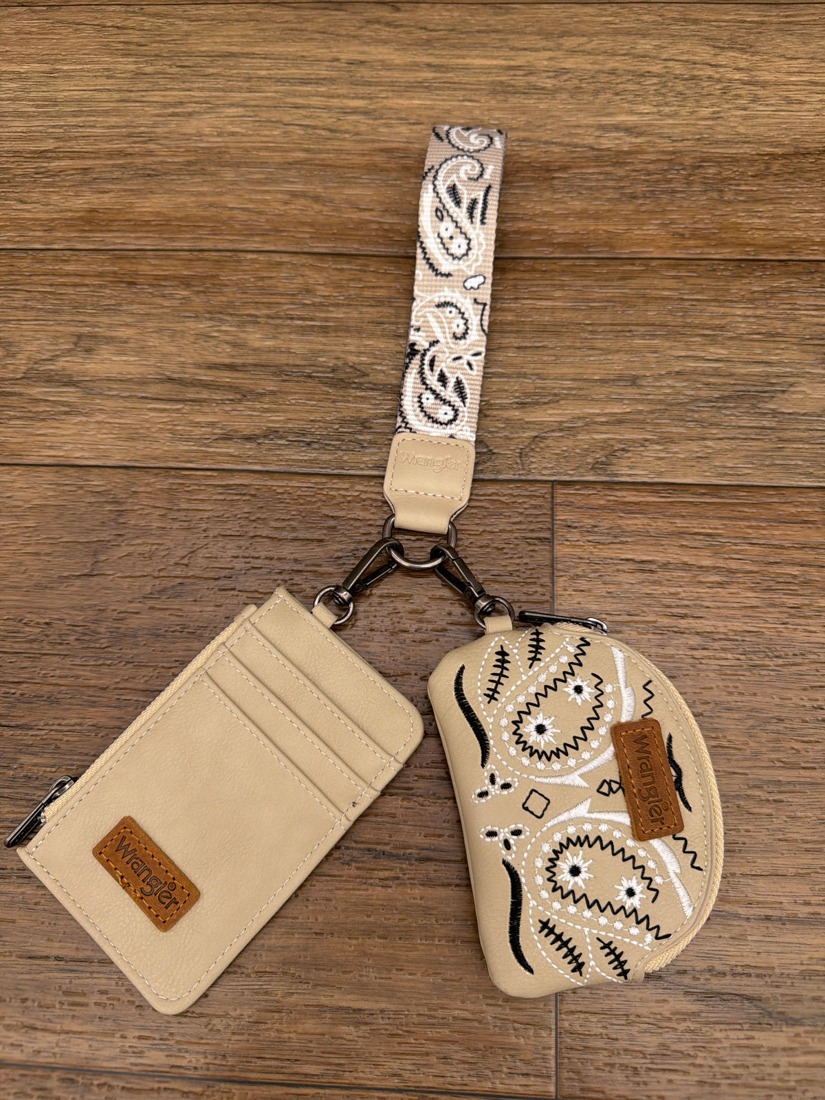 Wrangler tan paisley bandana card holder and coin pouch set by Montana West, full set with wrist strap