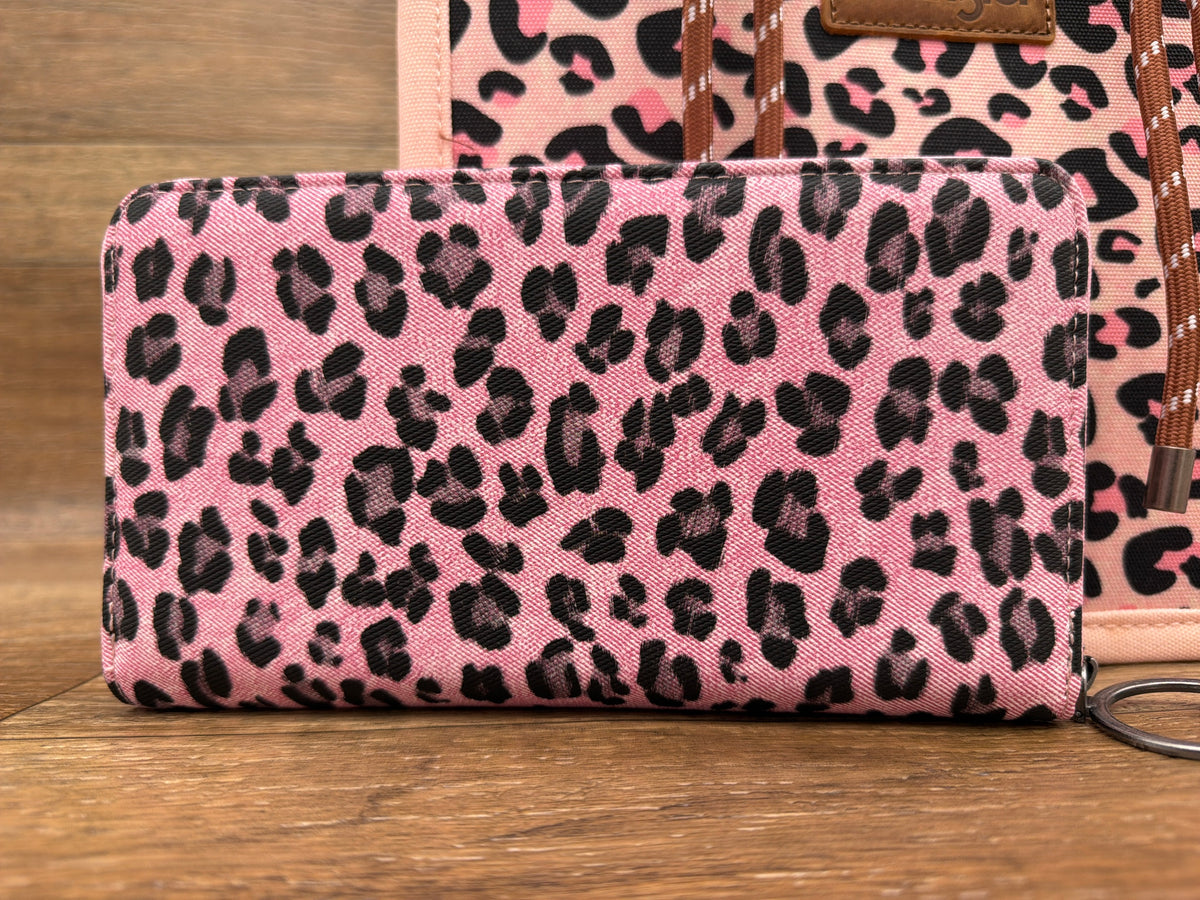 Wrangler pink leopard print wallet wristlet by Montana West, detail view
