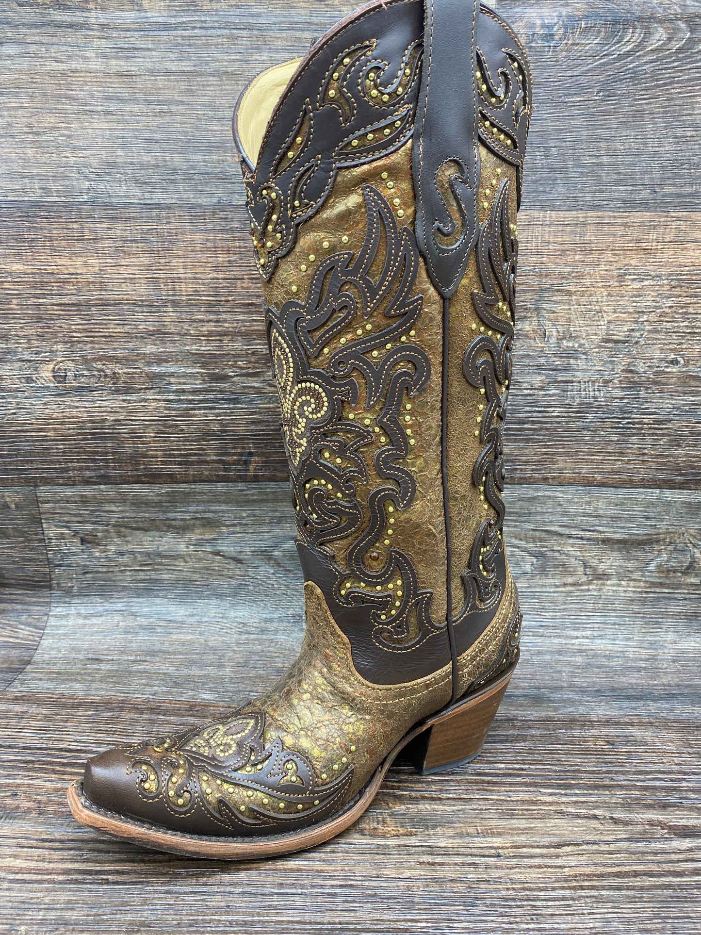 c2826 Women's Fleur De Lis Embroidered Snip Toe Western Boot by Corral