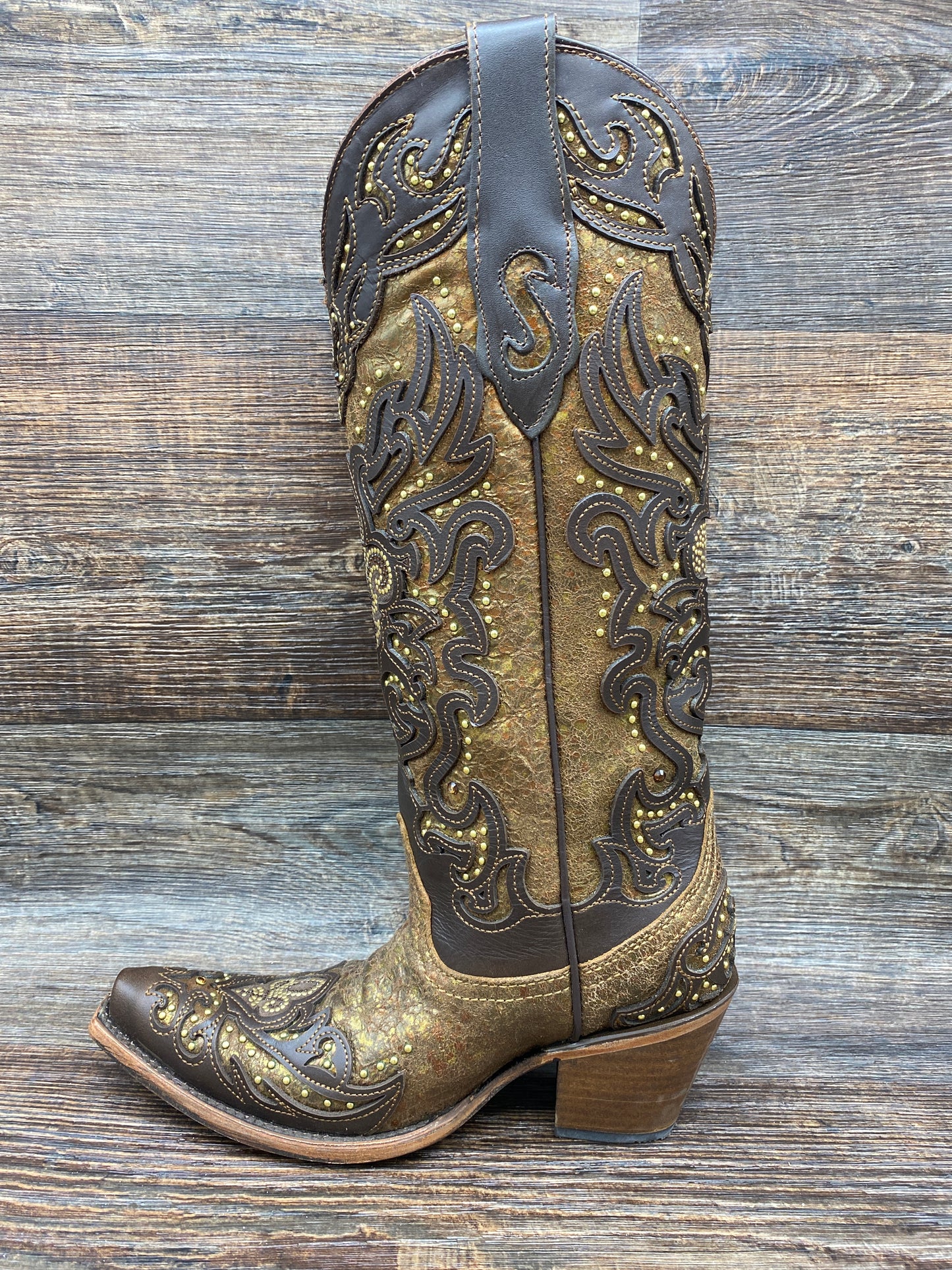 c2826 Women's Fleur De Lis Embroidered Snip Toe Western Boot by Corral