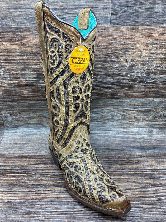 e1620 Women's Snip Toe Laser Inlay & Studs Western Boot by Corral