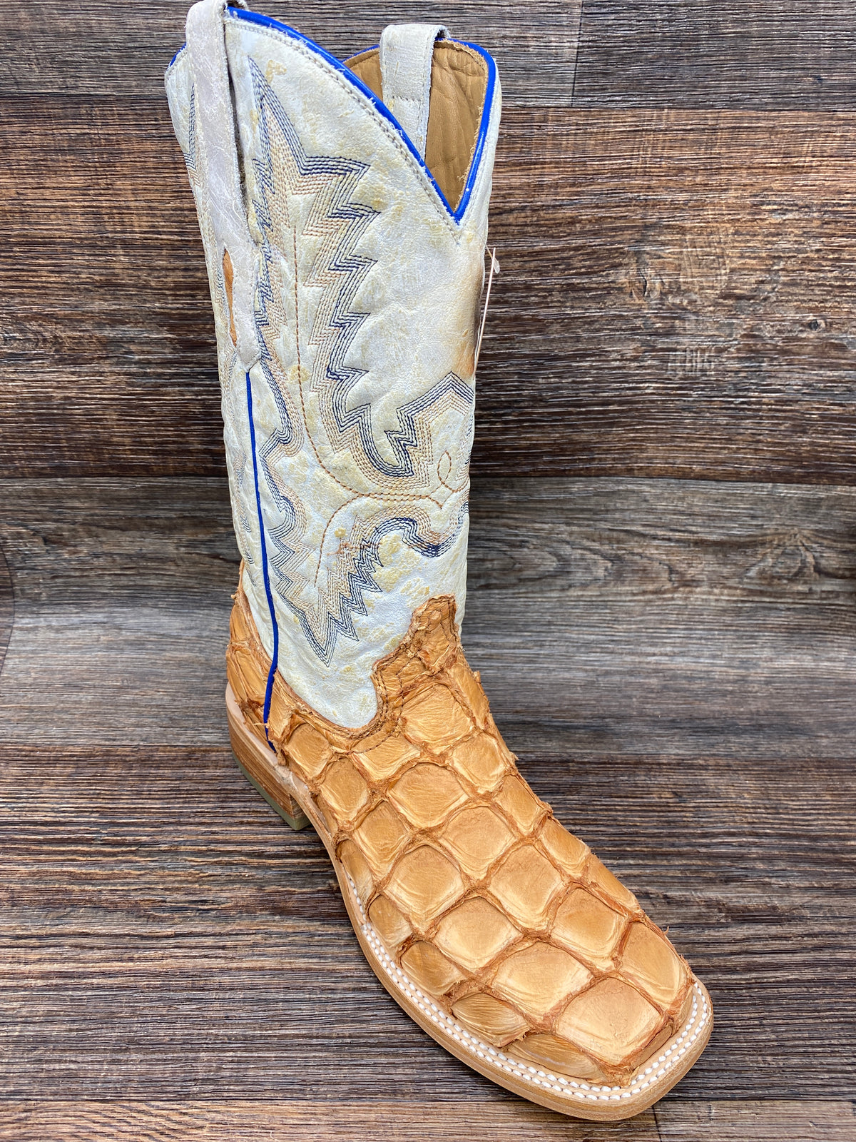 exotic fish piracucu real leather barely used squared cowboy boots A VERY POPULAR COLOR MANY COME TO LOOK FOR IN PIRARUCU FISH  main image 3