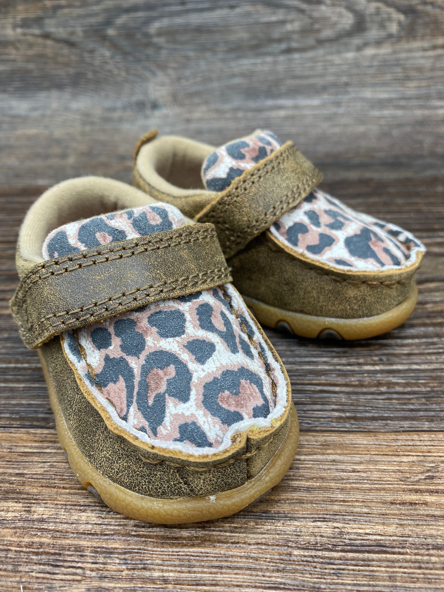 ica0007 Infant & Toddler Leopard Print Driving Moc by Twisted X