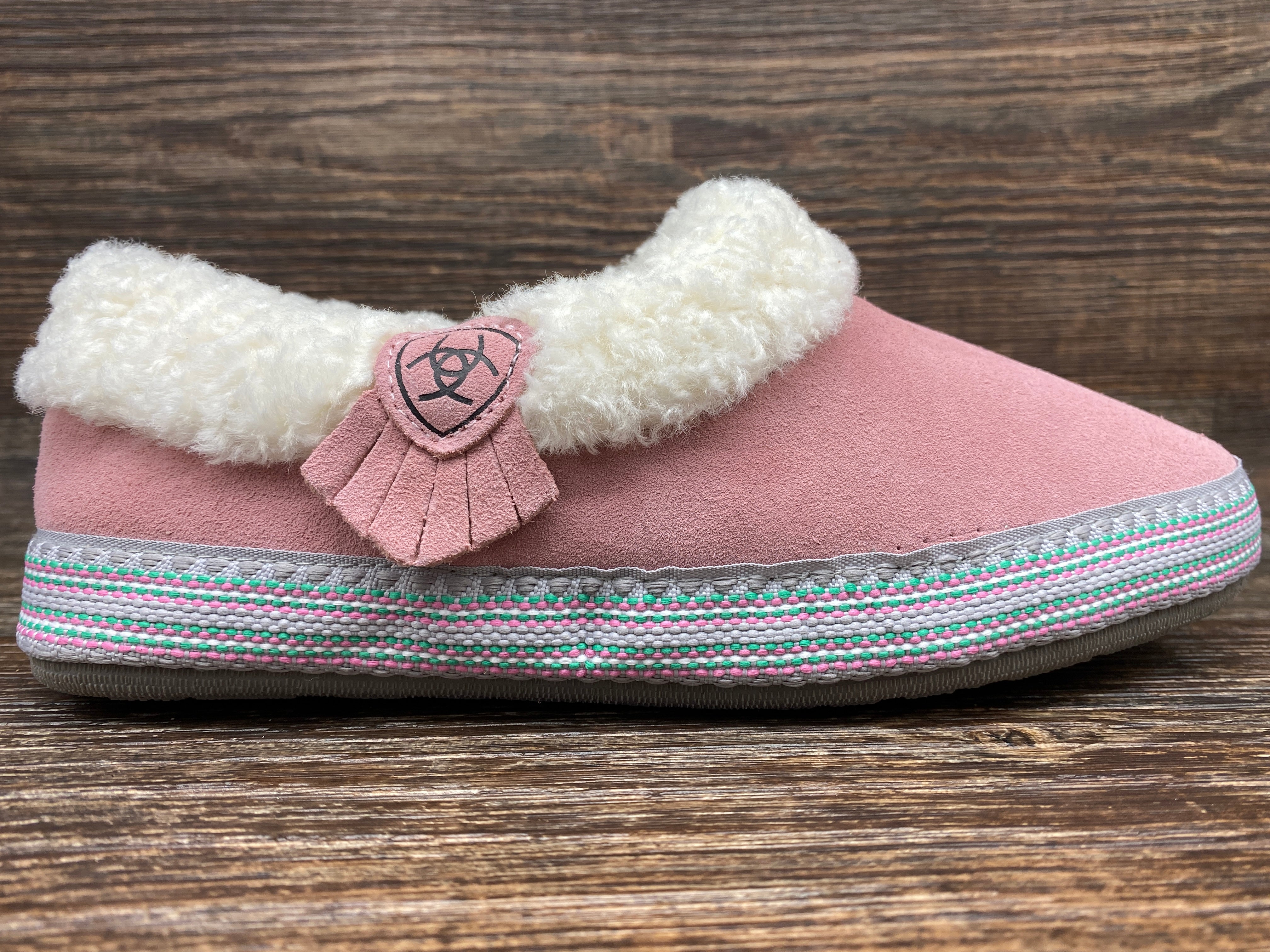 Fleece lined best sale slippers womens