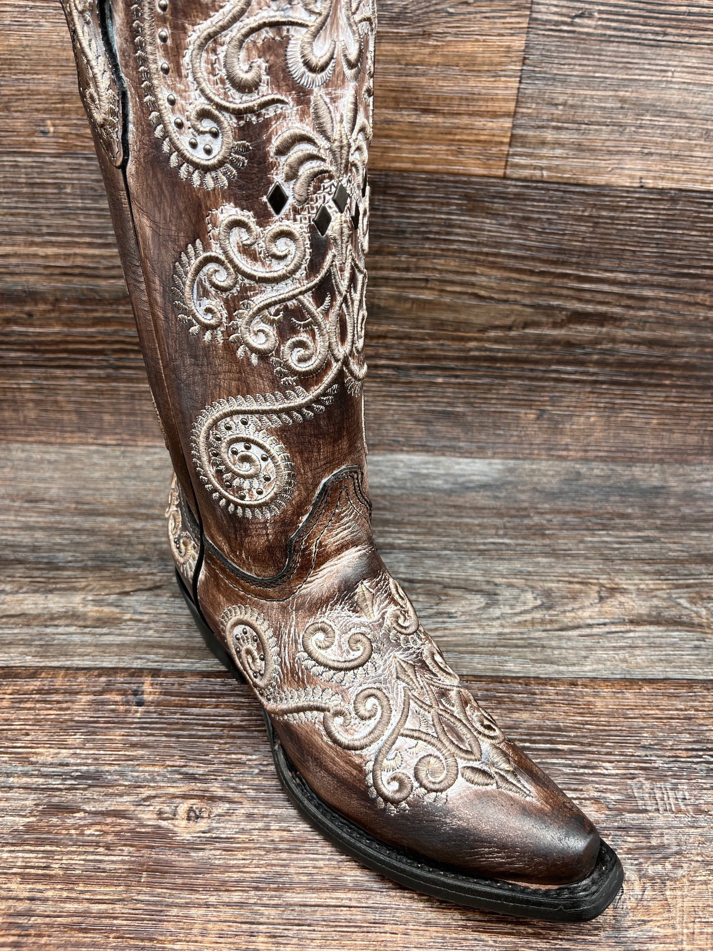 c3848 Women's Tooled Embroidery Snip Toe Western Boot by Corral